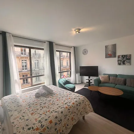 Champs-elysées 2 - Hala * Paris